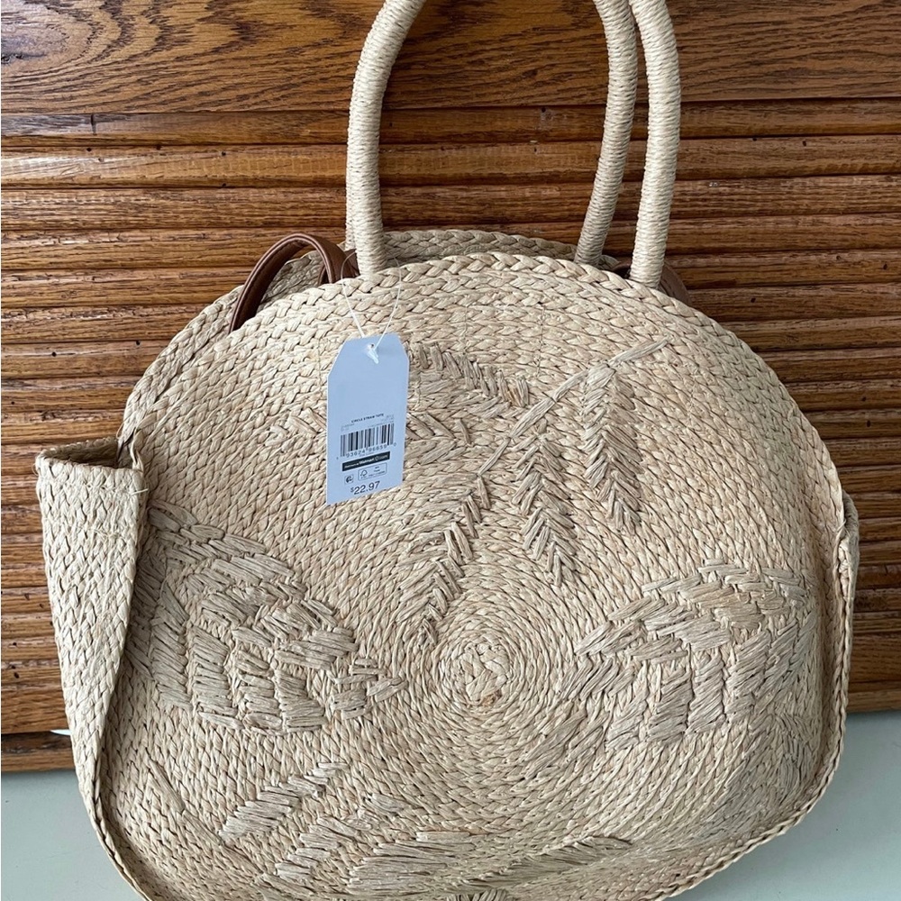 Round straw purse